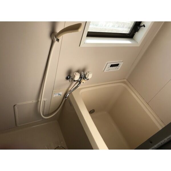 洗面設備　追い焚き機能も付いております。