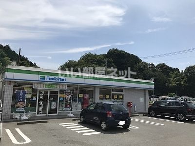 コンビニ　ファミリーマート岩波店（コンビニ）まで721m