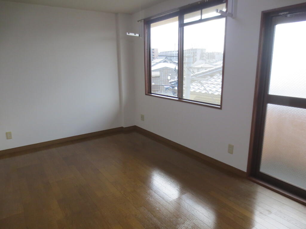 居室・リビング　バス・トイレセパレート！南向き窓で採光良好！大学まで徒歩５分