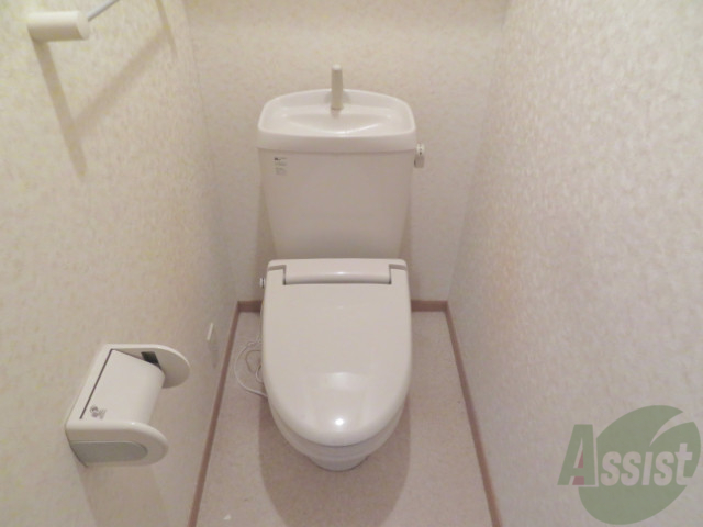 トイレ　こちらのトイレは、清潔感があってお手入れもしやすそうです。