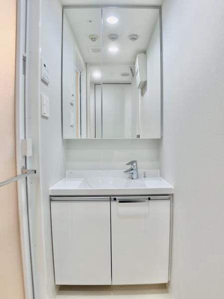洗面設備　※別部屋の参考写真です。