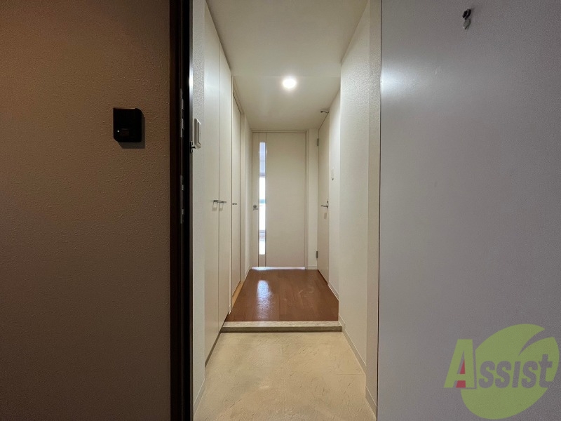 玄関　玄関の様子です。明るい印象ですね。気分もあがりそう。