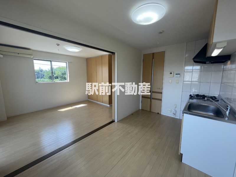 居室・リビング　同建物別部屋