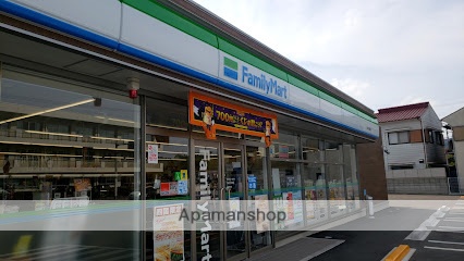 コンビニ　ファミリーマート（コンビニ）まで636m