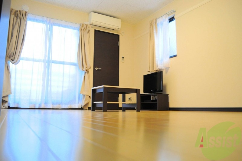 居室・リビング　お部屋の広さ約８畳の広々とした室内です！