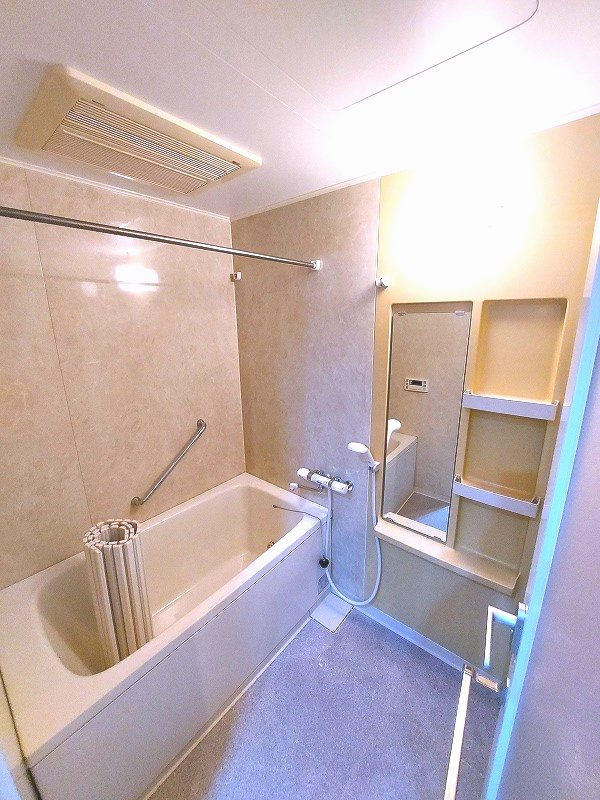 バス・シャワールーム　ユニットバス浴室換気乾燥機付！洗濯物も干せます