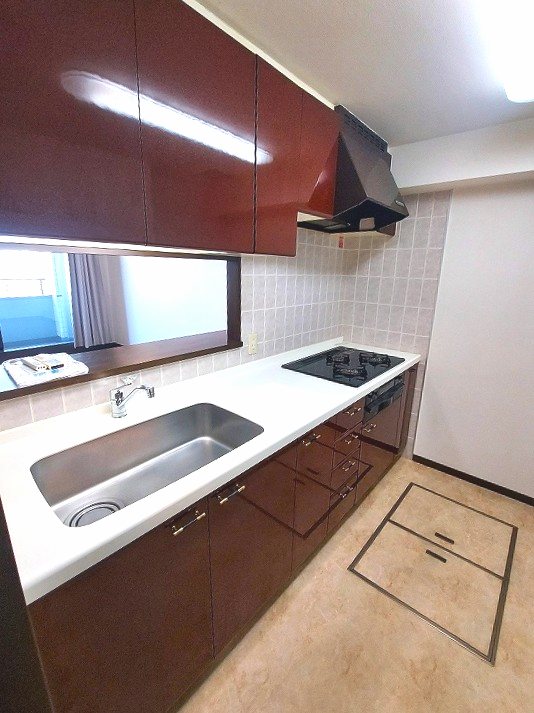 キッチン　システムキッチン対面カウンター　床下収納庫あり