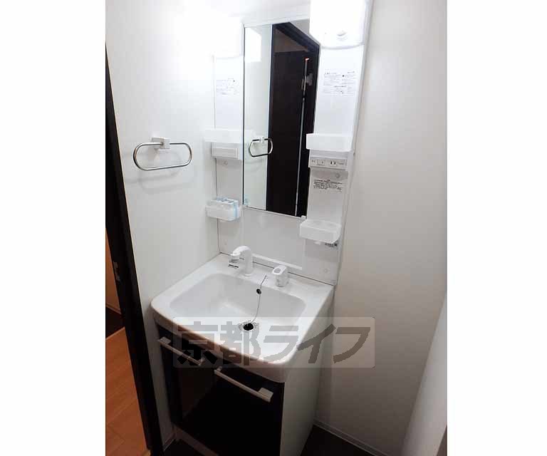 洗面設備　独立洗面台です