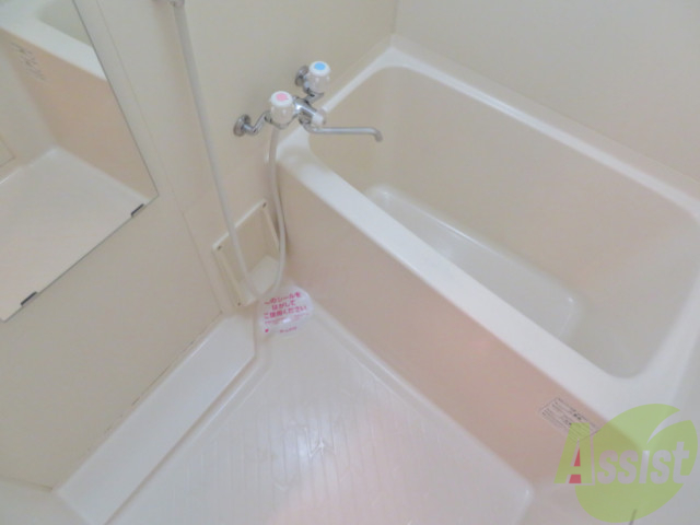 バス・シャワールーム　バスルームはこちらです。一日の疲れをここで癒して下さい。