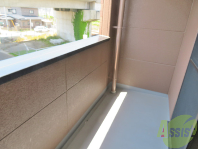 バルコニー　こちらのバルコニーで、洗濯物干しもバッチリです