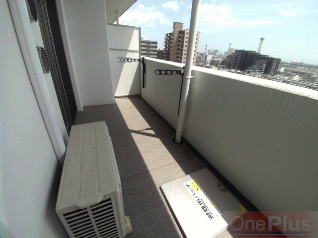 バルコニー　暖かな日差しのふりそそぐバルコニー