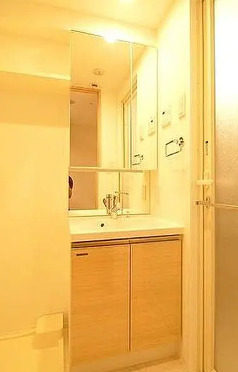 洗面設備　別部屋の写真を使用しております。