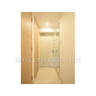 玄関　同タイプ5階のお部屋を撮影。仕様が異なることがあります。