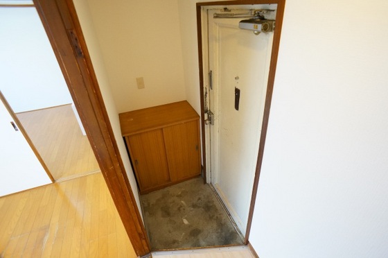 玄関　※別号室の写真です