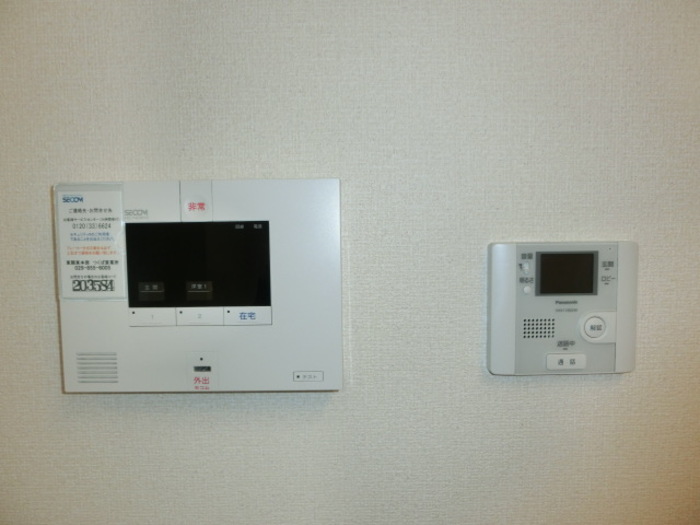 セキュリティ　SECOMホームセキュリティ搭載・オートロックインターホン