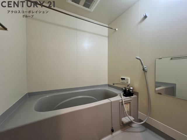 バス・シャワールーム　浴室乾燥機付きで便利です！