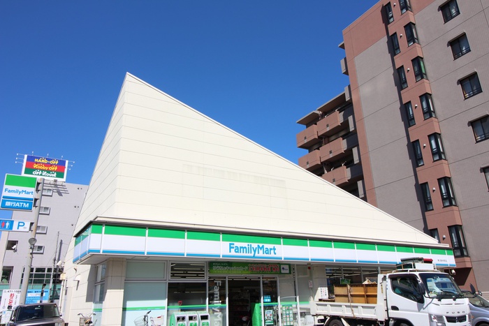 コンビニ　ファミリーマート 東久留米本町一丁目店（コンビニ）まで157m