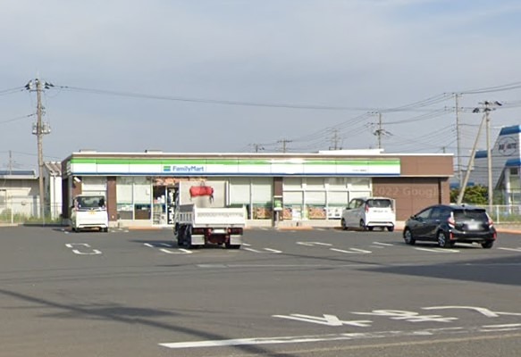 コンビニ　ファミリーマート 木更津高柳店（コンビニ）まで822m