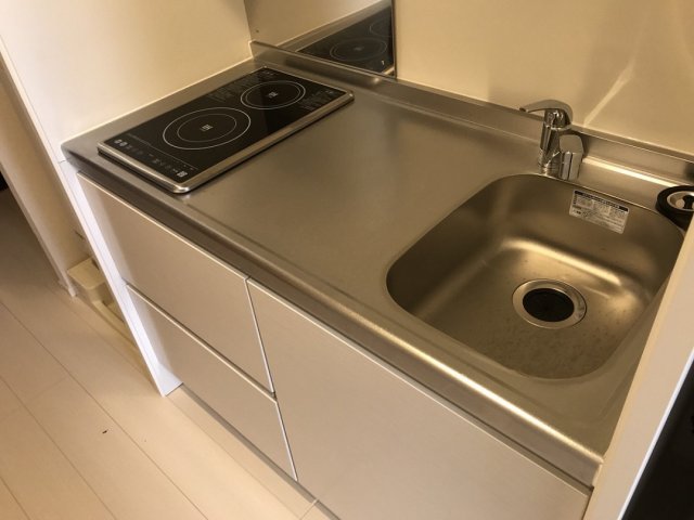 キッチン　IHコンロでお料理しやすいです