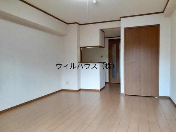 居室・リビング　広々洋室！