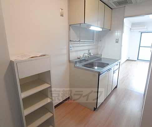 キッチン　冷蔵庫を置くスペースもございます。