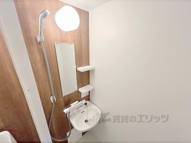 バス・シャワールーム　シャワー