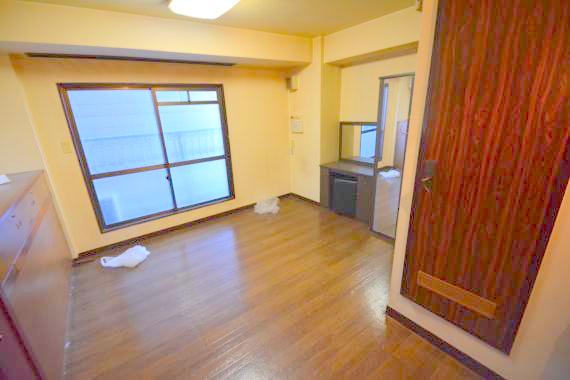 居室・リビング　落ち着いた雰囲気のこのお部屋でゆっくりお休みください。