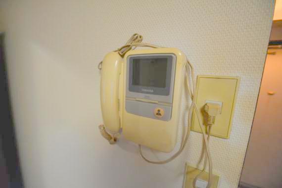 セキュリティ　TVモニターホンで来客が誰か確認してから開けて下さいね