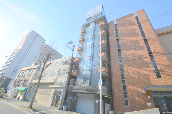 建物外観　存在感のある外観は落ちついた色合いで、堂々としていますね。