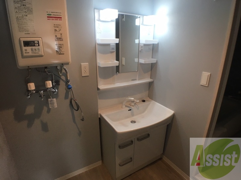 洗面設備　シャンプードレッサー。身支度はここでばっちりですね。
