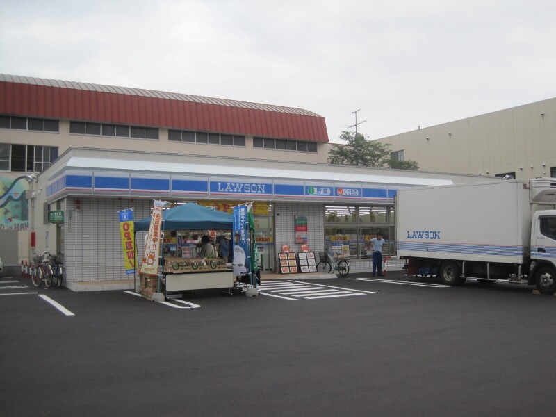 コンビニ　ローソン札幌北22東一丁目店（コンビニ）まで183m