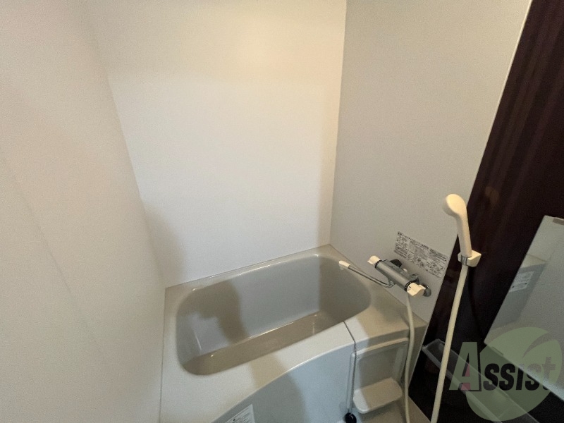 バス・シャワールーム　浴室はこちらになります。日々の疲れを癒してください。