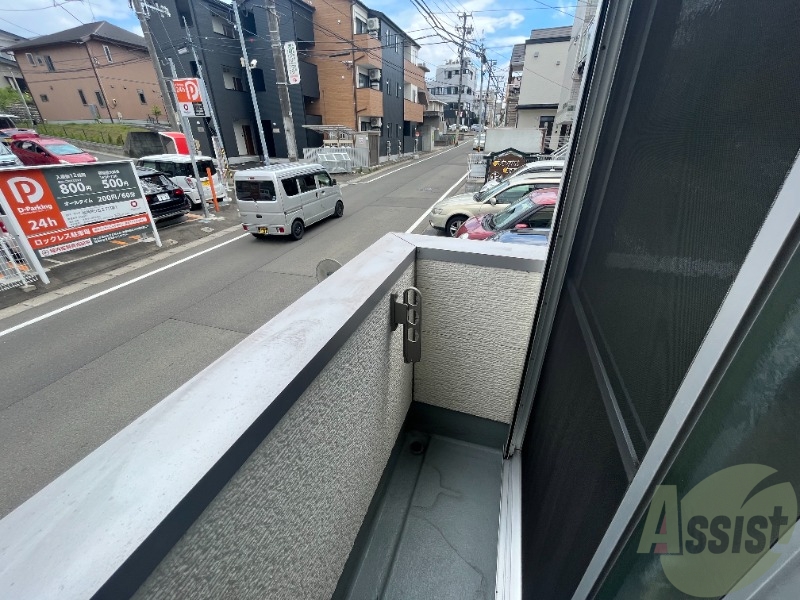 バルコニー　バルコニーはこちらになります。洗濯物もしっかり干せそうです。