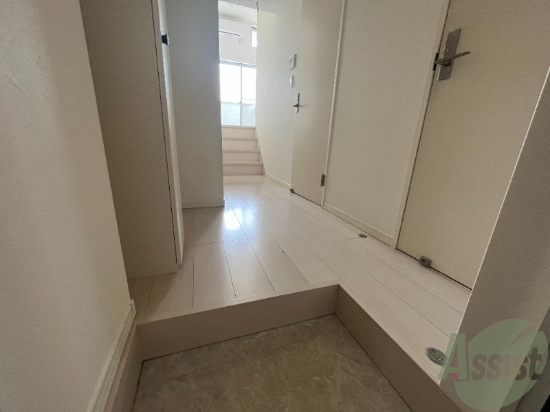 玄関　玄関はこちらになります。イメージは掴めますか。