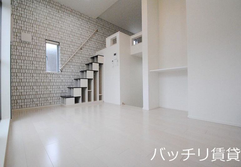 居室・リビング　別号室タイプの為、現状を優先致します。