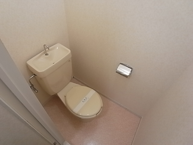 トイレ　同物件別部屋写真