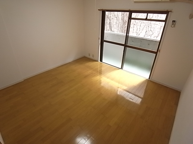 居室・リビング　同物件別部屋写真