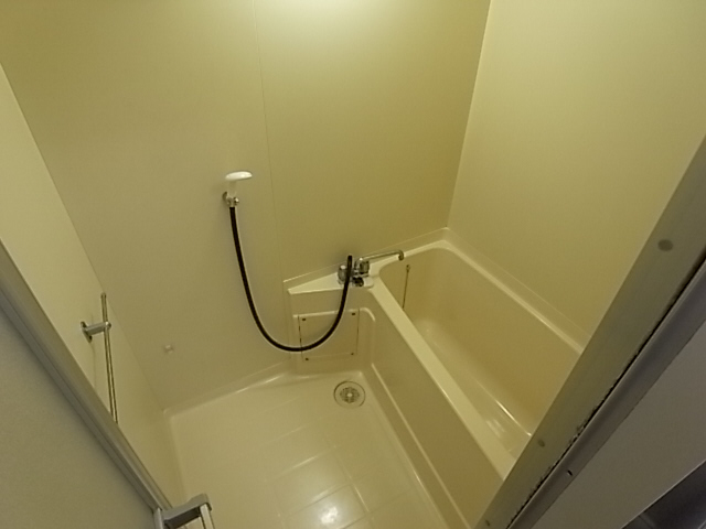 バス・シャワールーム　同物件別部屋写真