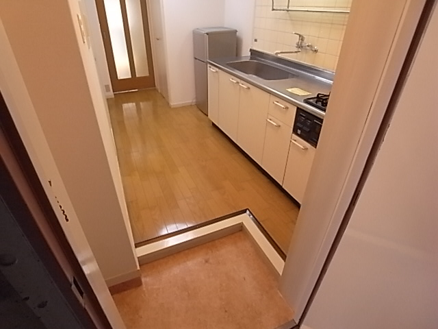 玄関　同物件別部屋写真