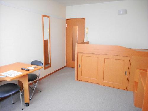 居室・リビング　カーペットのお部屋です