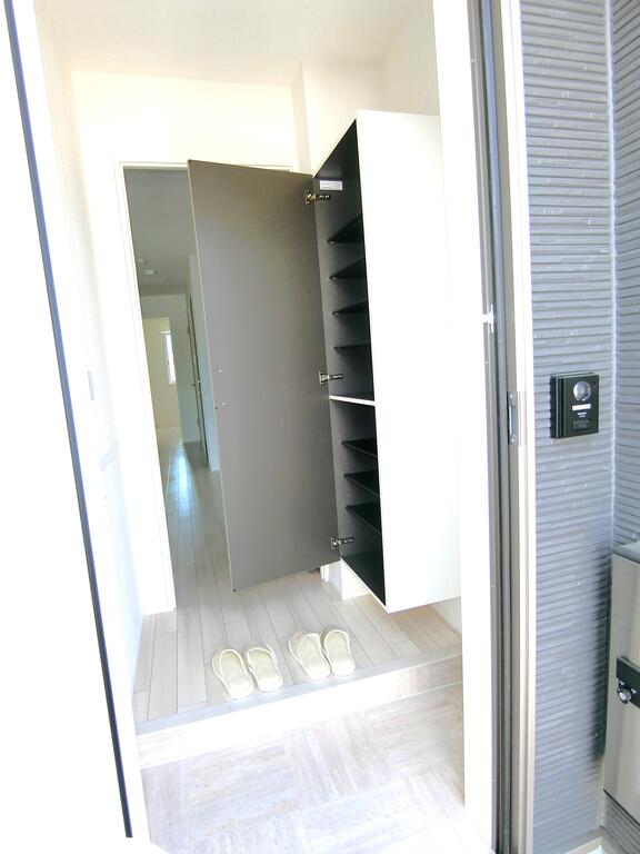 玄関　同型物件の写真です。