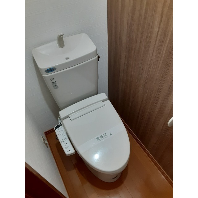 トイレ　温水洗浄便座付き☆