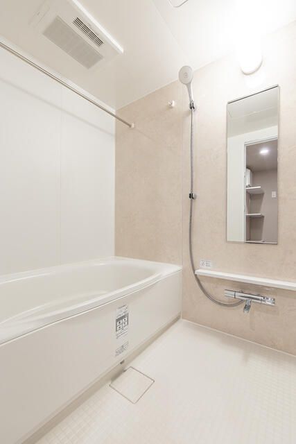 バス・シャワールーム　落ち着いた空間のお風呂です