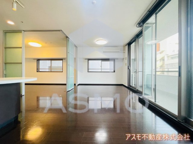 居室・リビング　同マンション参考写真