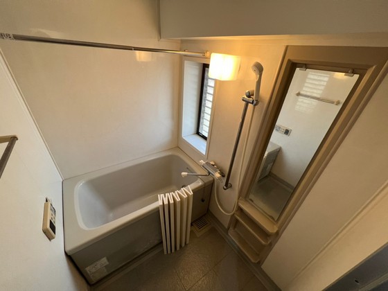 バス・シャワールーム　※別部屋の写真です