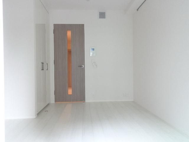 居室・リビング　おしゃれなフローリング色