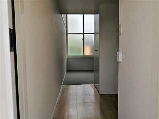 玄関　同タイプの物件写真となります。