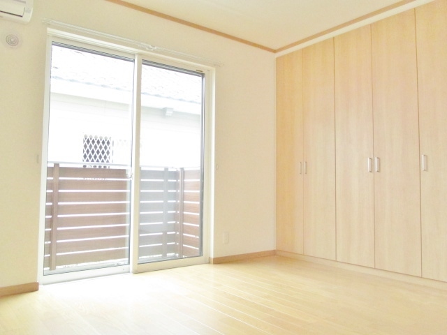 居室・リビング　２面採光の洋室７．５帖