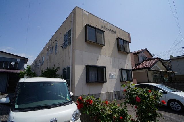 建物外観　見た目はレトロですが中はきれいです