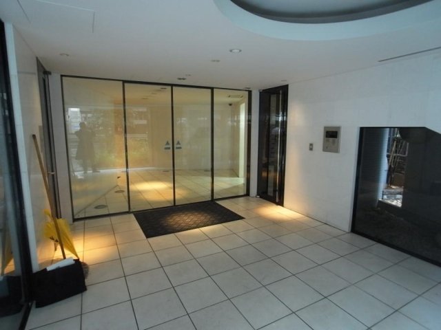 エントランス　ゆとりのあるエントランスです